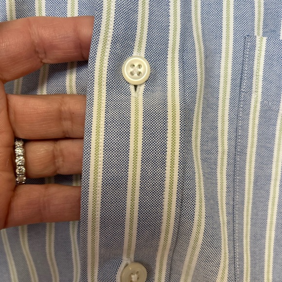 Men’s LL Bean wrinkle resistant button down - Picture 3 of 4